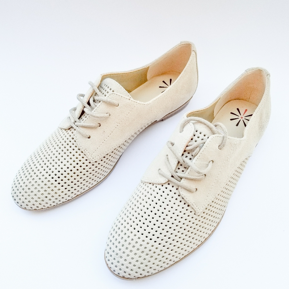 NWOT Isaac Mizrahi Live Suede Oxford Cream
